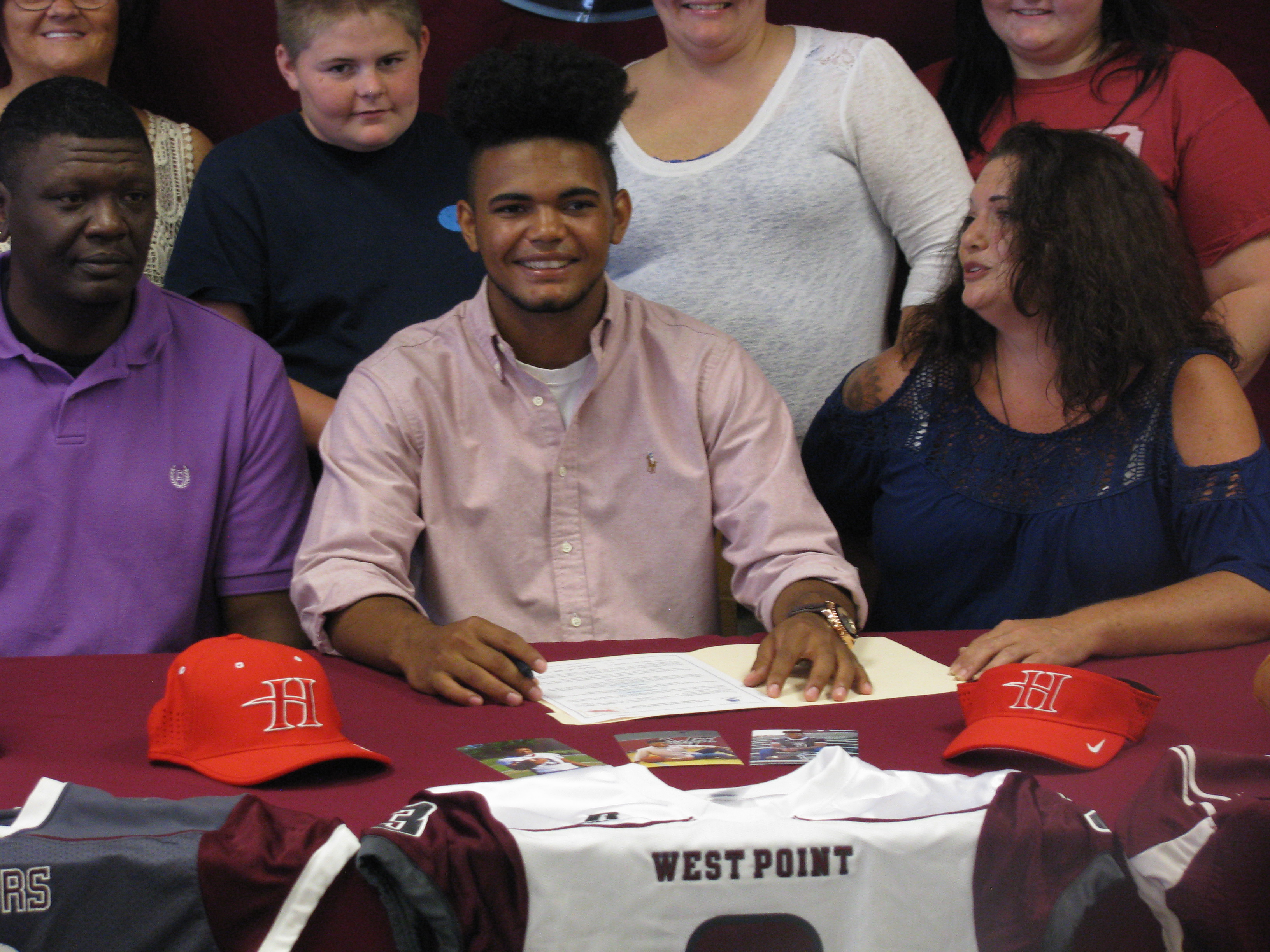 Kobe Smith takes his game to the next level, signs with Huntingdon College Josh McBrayer