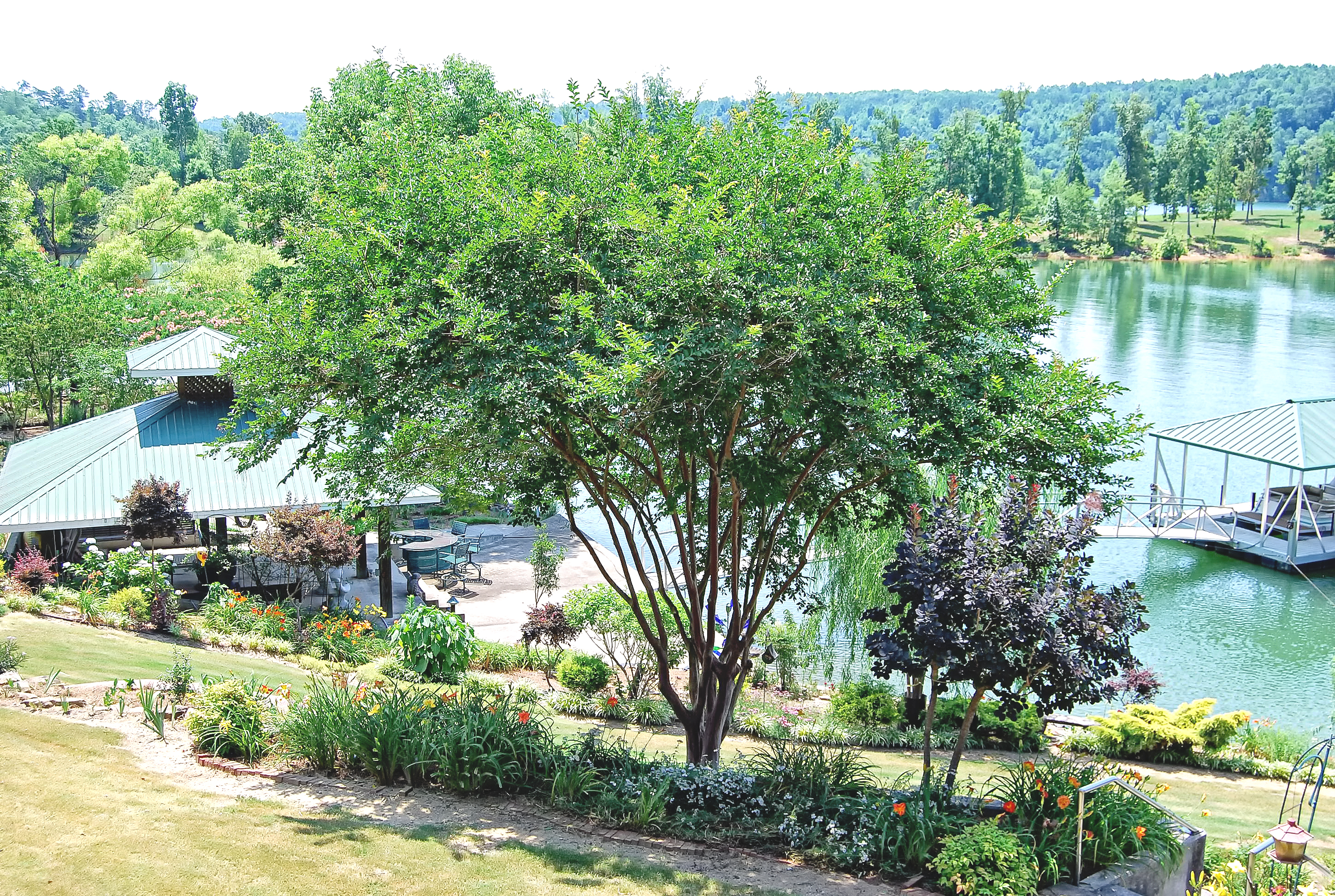 Park-like setting on Smith Lake Loretta Gillespie