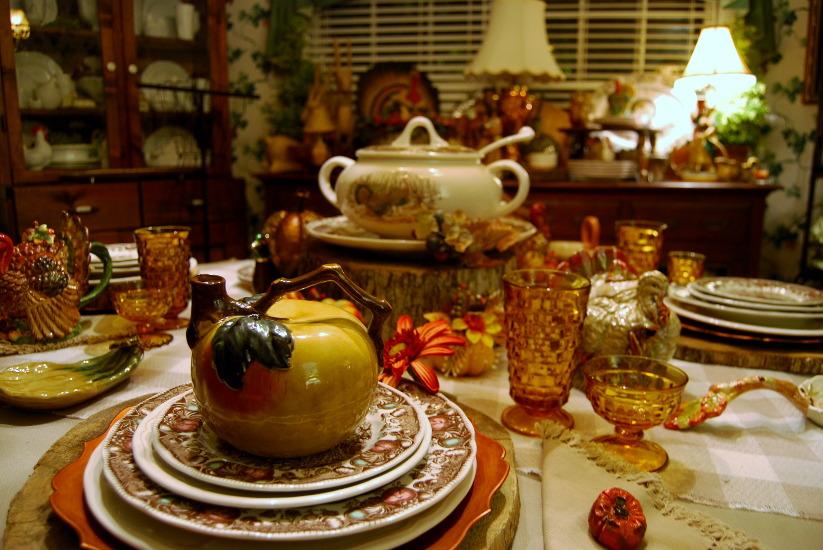 Thanksgiving Countdown Corner Nov. 12: Setting the Thanksgiving table Loretta Gillespie