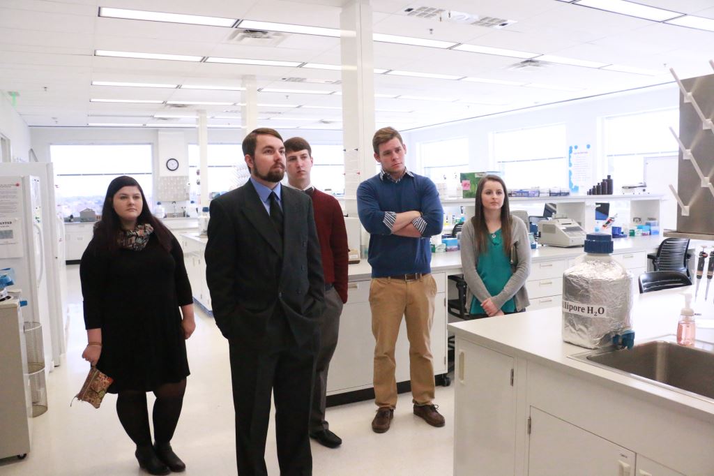 Wallace State biology students gaining valuable genetics research experience with HudsonAlpha representatives WSCC