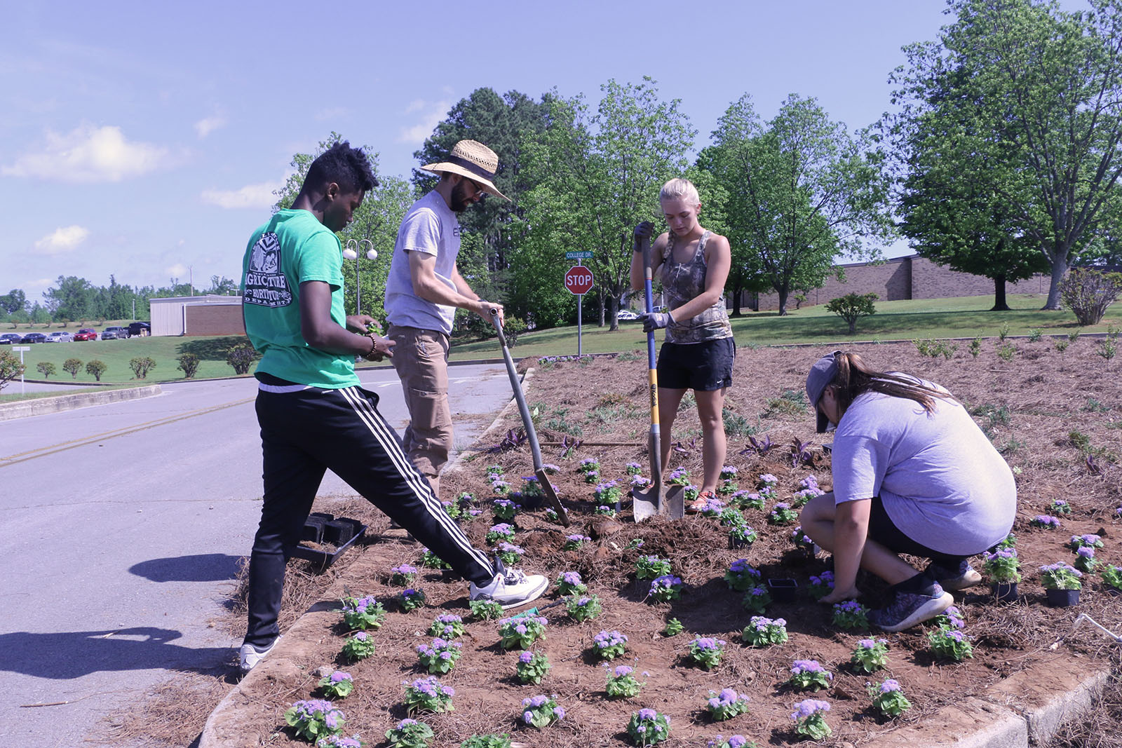 WSCC Horticulture/Agriculture students spruce up campus landscape WSCC