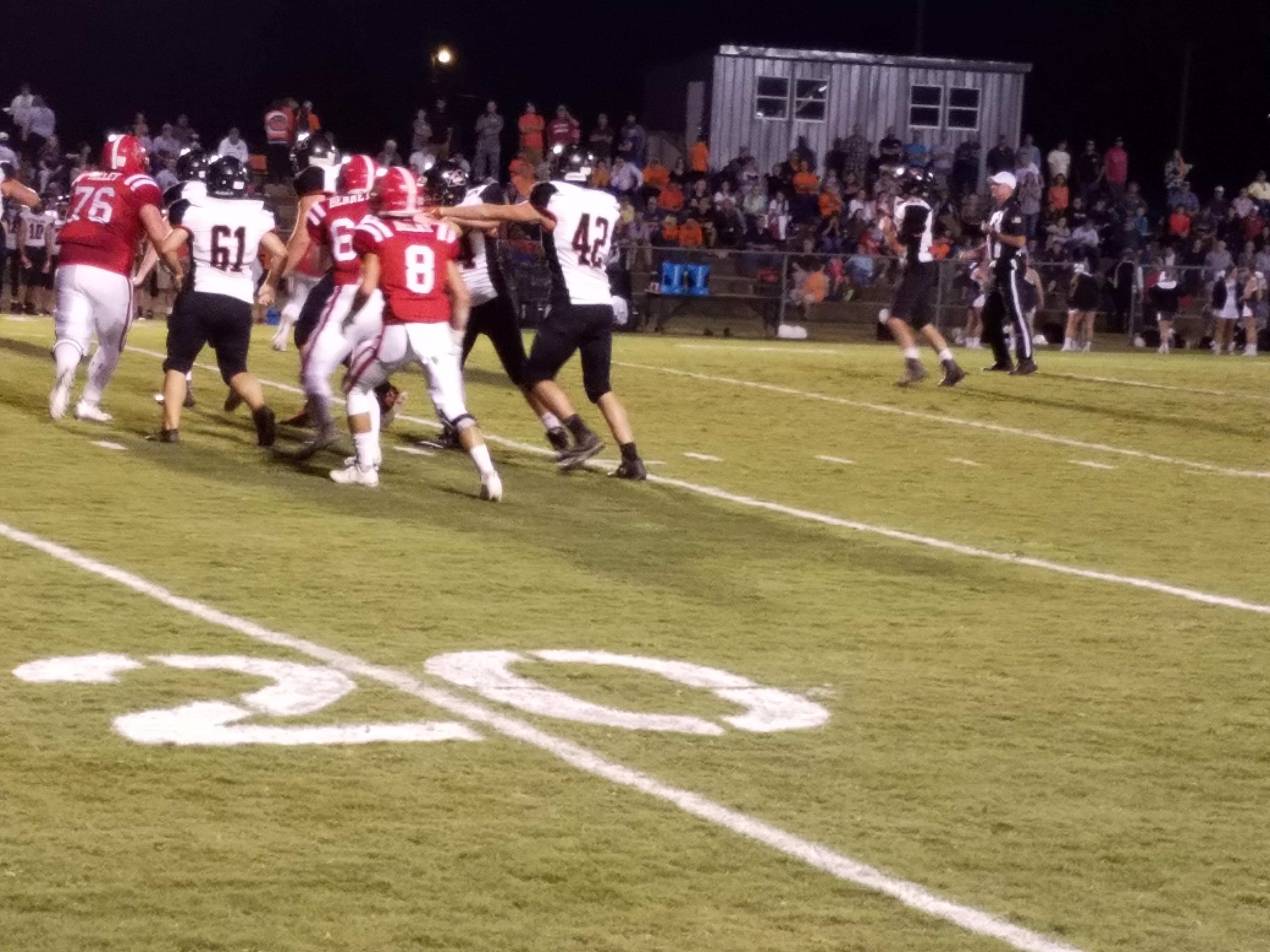 Lynn outplays Meek, 28-12