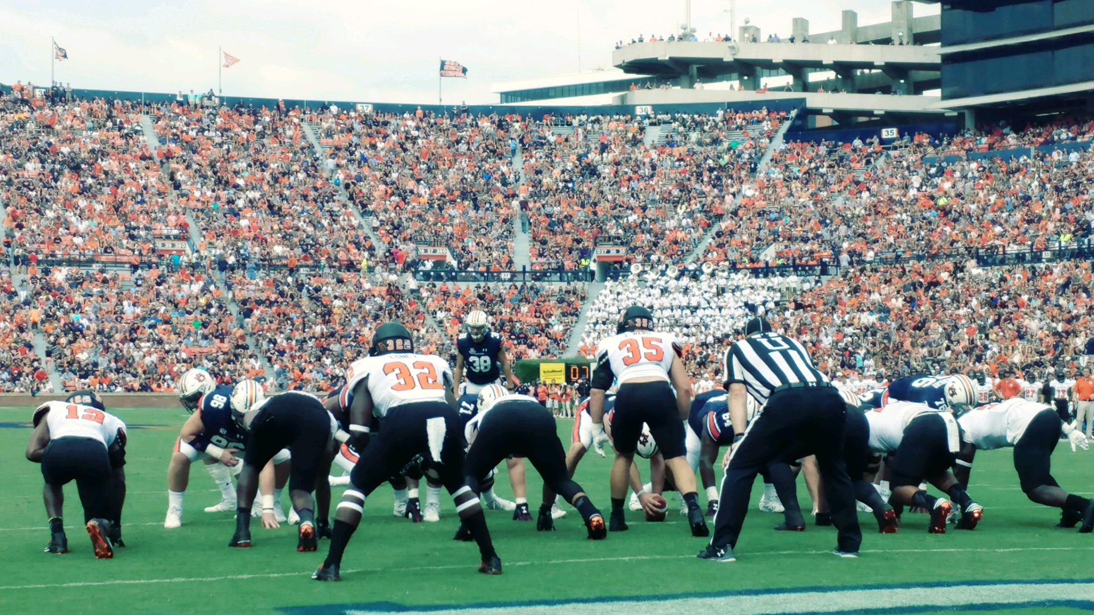 Auburn overcomes 5 turnovers to win homecoming