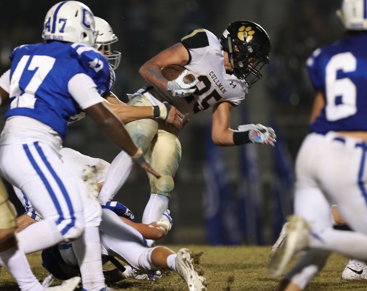 Bearcats fight off Hornets for 37-29 victory