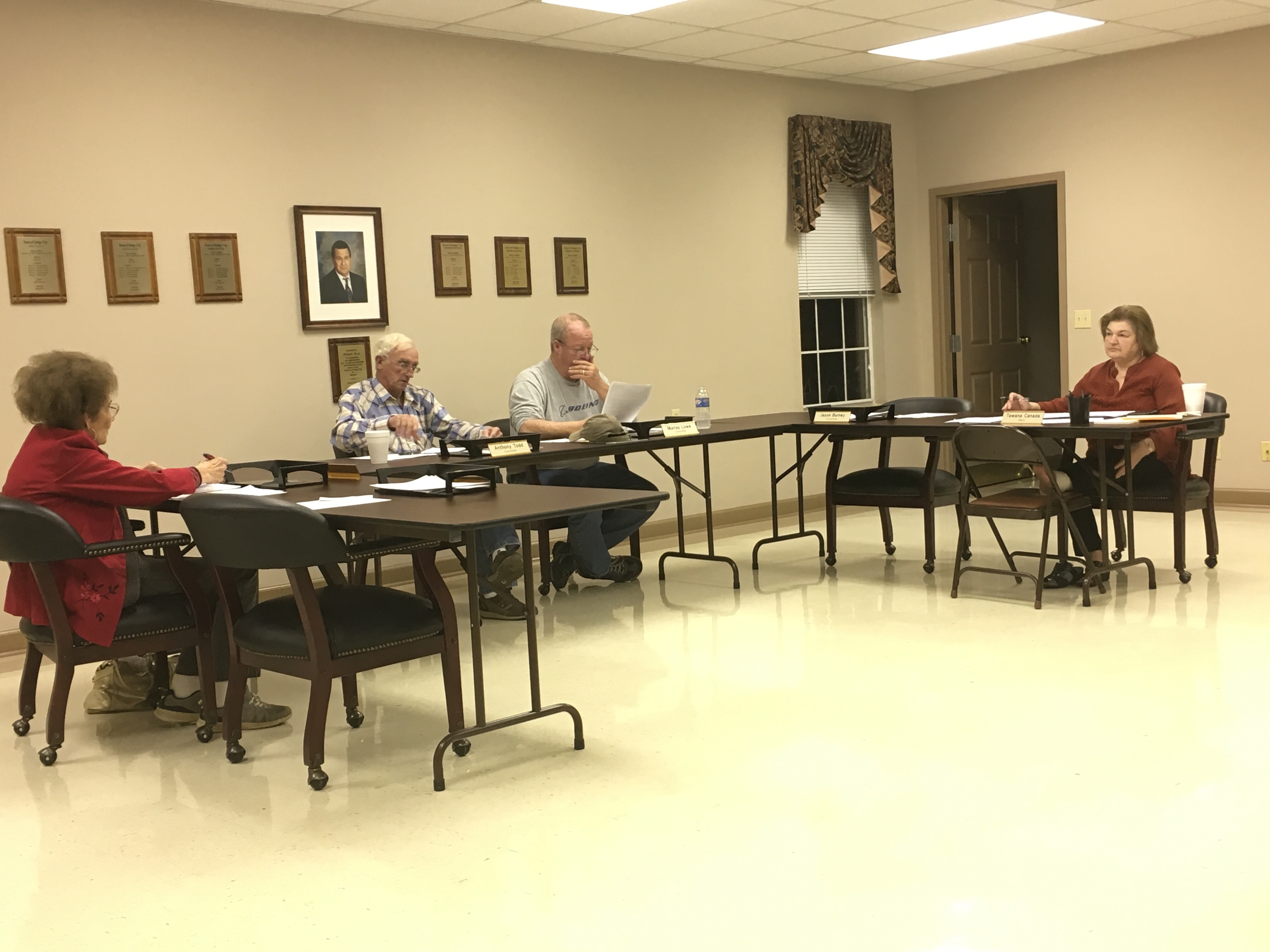 Dodge City votes to maintain Town employees’ salaries