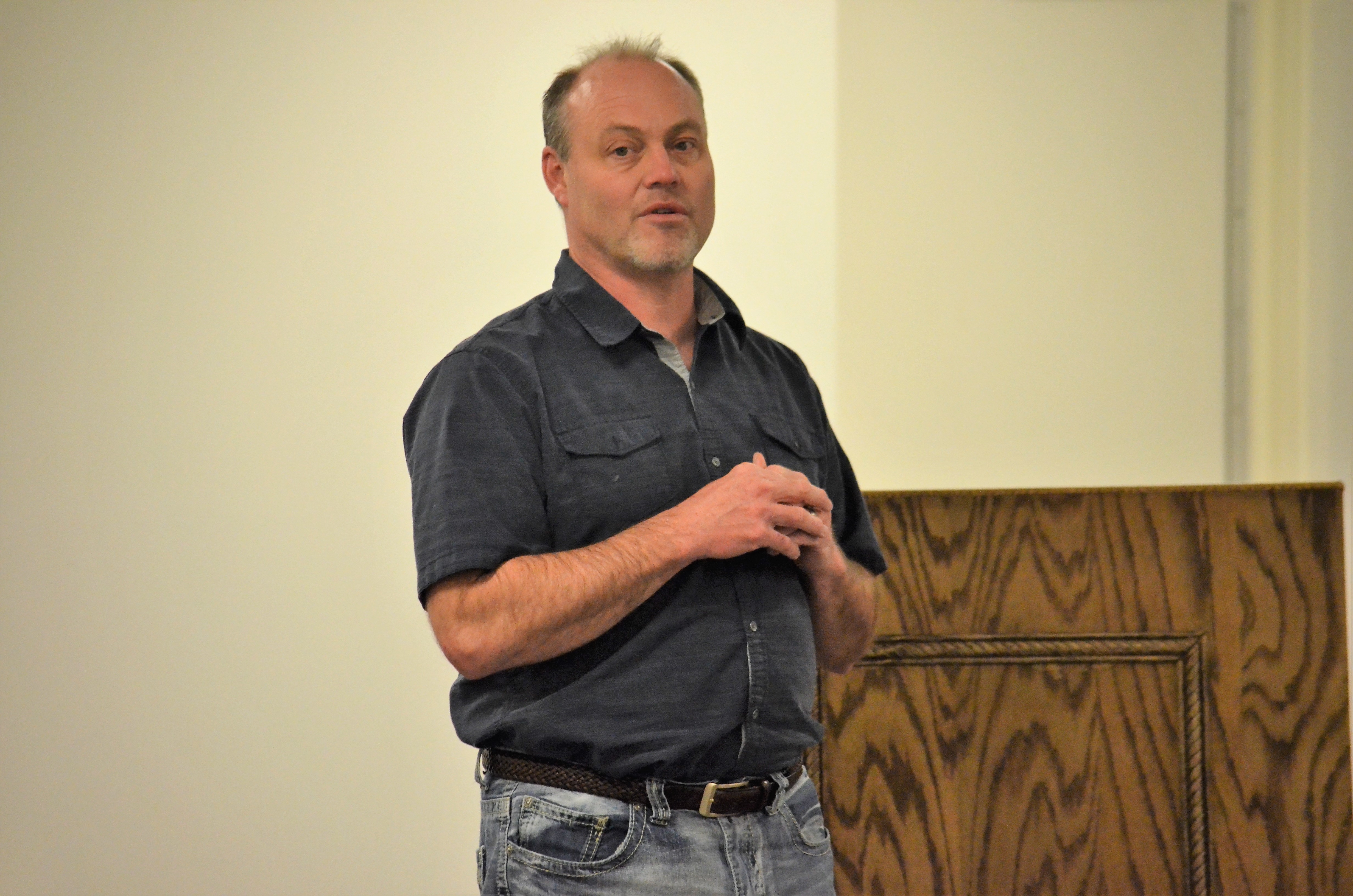 Holly Pond talks repair projects, welcomes circuit judge candidate Melvin Hasting