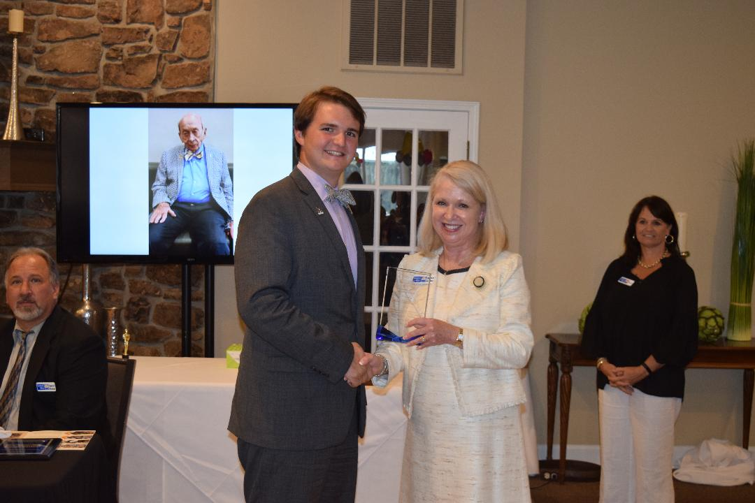 United Way announces annual campaign totals, gives service awards