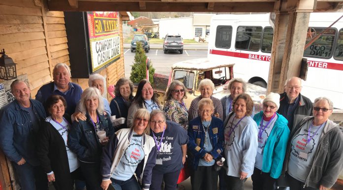 Road tripping with Baileyton, Hanceville seniors 52602342_244804966428455_7763981903891267584_n.jpg