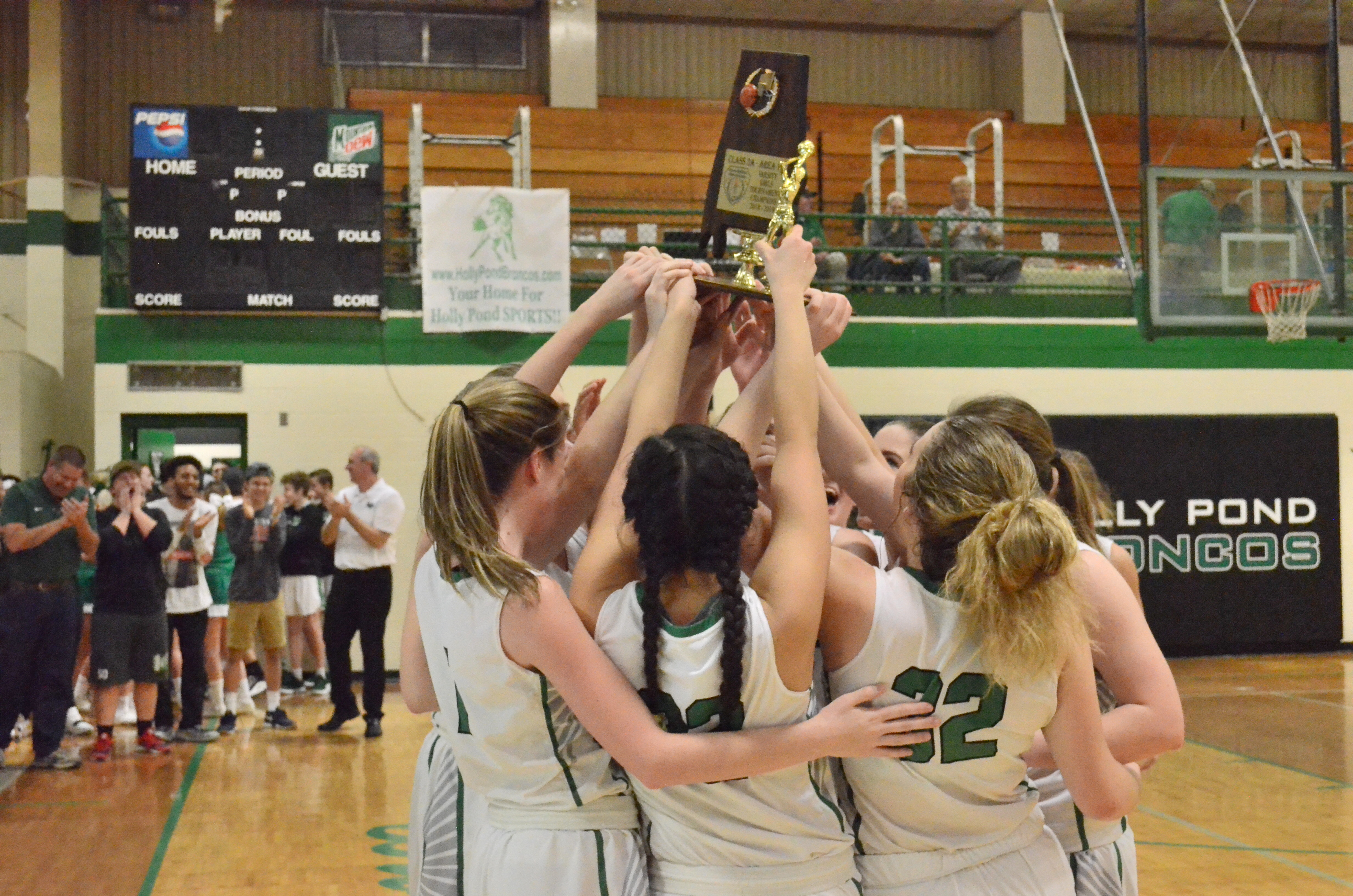 PREP BASKETBALL: Broncos, Lady Broncos defeat New Hope to capture Area Titles