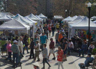 Big crowds make their way to 35th annual Bloomin’ Festival on sunny Saturday morning