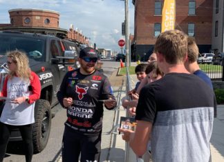 Wiggins climbs to top of leaderboard after record-setting day on Smith Lake