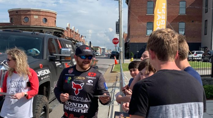 Wiggins climbs to top of leaderboard after record-setting day on Smith Lake