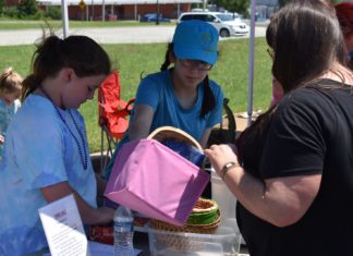 Animal shelter fundraising sale draws big crowd