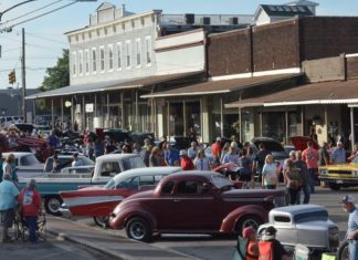 2nd Fridays event sees huge crowd, perfect weather