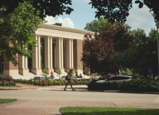 2 local students earn degrees from Ole Miss