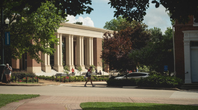 2 local students earn degrees from Ole Miss