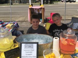 Hanceville students set up lemonade stand to help classmates
