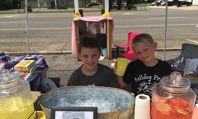 Hanceville students set up lemonade stand to help classmates