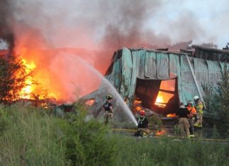 Multiple departments battle blaze in Vinemont