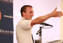 PSA Airlines pilot Aaron Mathis named 2019 Wallace State Most Outstanding Alumni