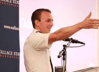 PSA Airlines pilot Aaron Mathis named 2019 Wallace State Most Outstanding Alumni