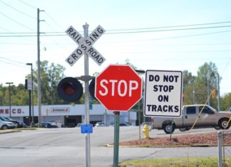 Stop signs to be removed at Arnold St. NE RR crossing
