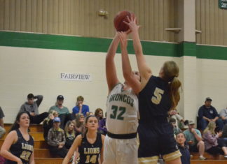 PREP BASKETBALL: Lady Broncos come from behind to defeat Lindsay Lane, Broncos fall to Lincoln County