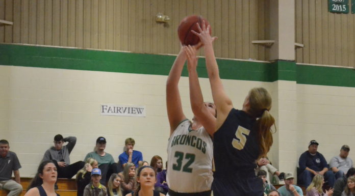 PREP BASKETBALL: Lady Broncos come from behind to defeat Lindsay Lane, Broncos fall to Lincoln County