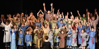 Northbrook kids investigate uproar in Bethlehem with ‘Arrest These Merry Gentlemen’