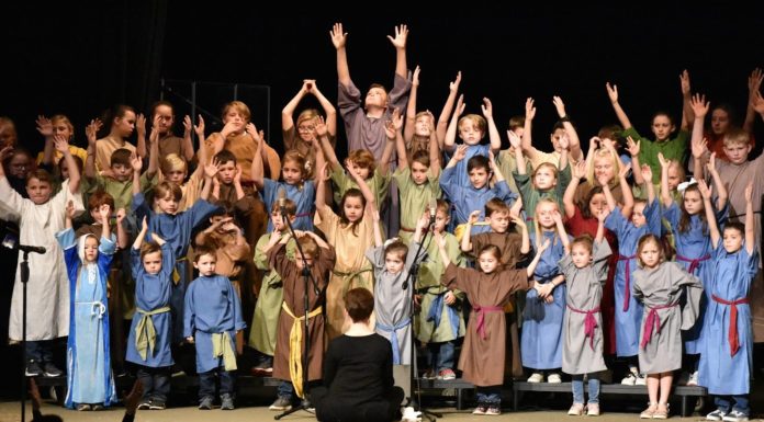 Northbrook kids investigate uproar in Bethlehem with ‘Arrest These Merry Gentlemen’