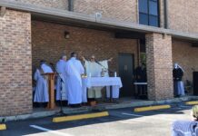 Sacred Heart celebrates 1st congregational Mass outside