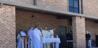 Sacred Heart celebrates 1st congregational Mass outside