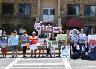 Sacred Heart School sends off students with drive-thru parade