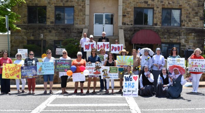 Sacred Heart School sends off students with drive-thru parade