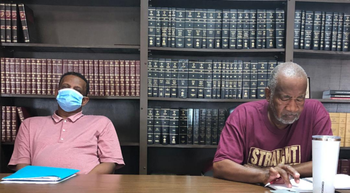 Curtis Johnson will challenge Donnis Leeth for mayor of Colony