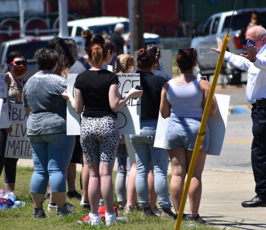 More than 400 law enforcement officers injured in riots across U.S., 2 dead