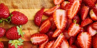 Summer Recipes: Skillet Strawberry Cream Cheese Cobbler