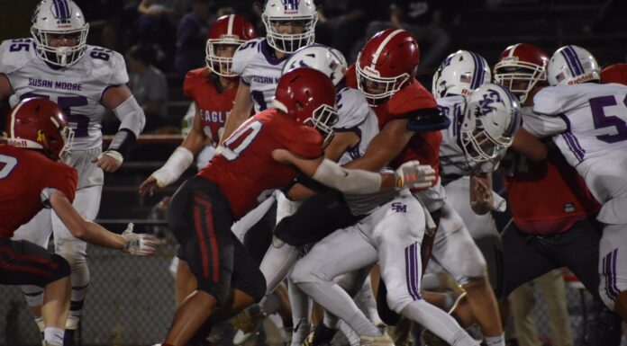 PREP FOOTBALL: Vinemont upends Susan Moore, 21-7, at home