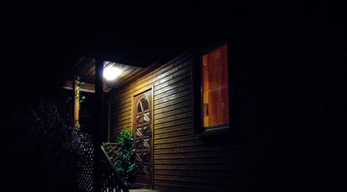 Ivey announces Light up Friday Nights campaign for health care workers