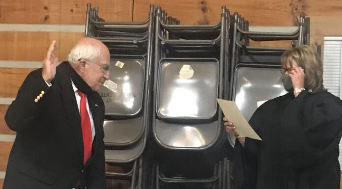 Vinemont administration takes oaths