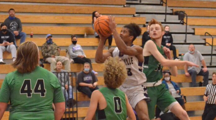 PREP BASKETBALL: Hanceville holds off Holly Pond 50-45, Lady Broncos top Hanceville 64-50