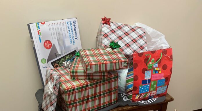 Wallace State SGA brightens holiday season for pair of students