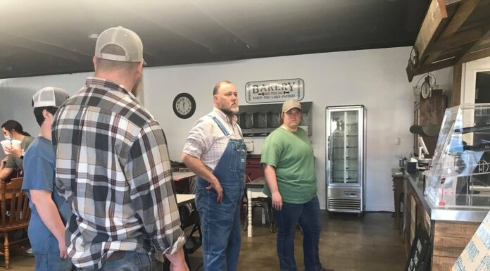 Vinemont community welcomes Pioneer Bakery