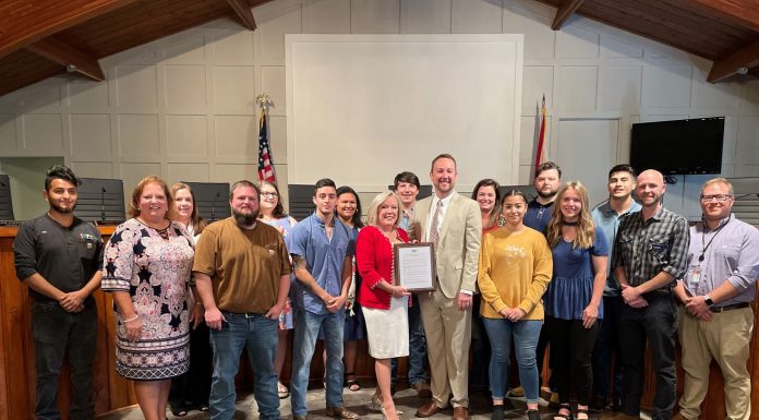 Oneonta Mayor Richard Phillips signs proclamation, recognizing Wallace State during Community College Month