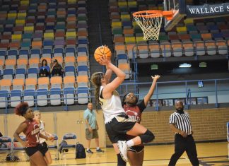 PREP BASKETBALL: Lady Bearcats rally to defeat Handley 51-47