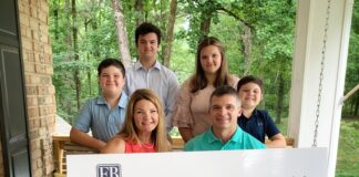 FirstBank Mortgage donates $2,000 in scholarships to Cullman families