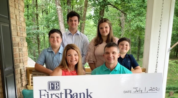 FirstBank Mortgage donates $2,000 in scholarships to Cullman families