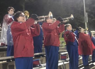 Vinemont Eagle Marching Band takes crowd on a trip through the heyday of MTV