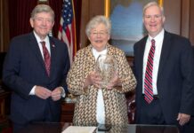 AMEA honors Governor Ivey with Excellence in Leadership Award