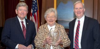 AMEA honors Governor Ivey with Excellence in Leadership Award